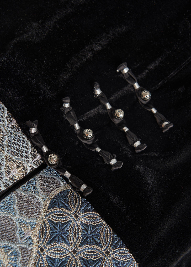 Beautifully Finished Garment in a Timeless Design