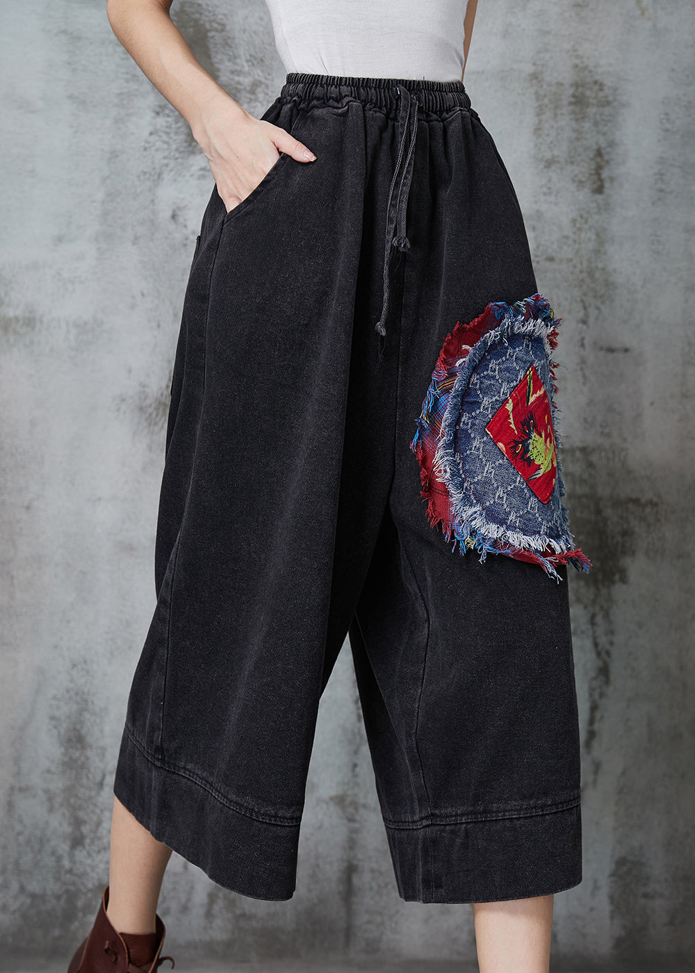 Effortlessly Elegant Pants with a Timeless Design