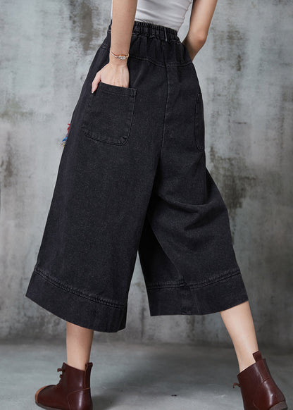 Effortlessly Elegant Pants with a Timeless Design