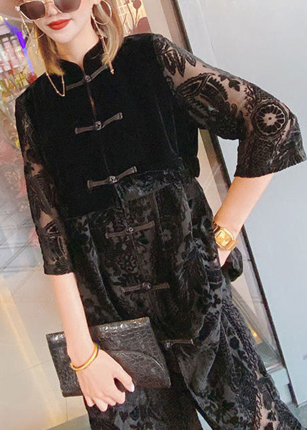 Effortlessly Elegant Garment with a Timeless Design