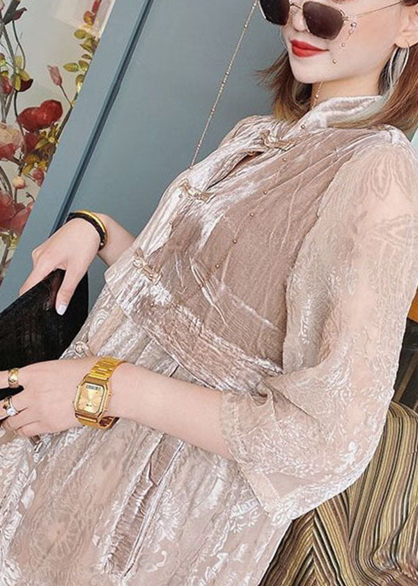 Effortlessly Elegant Garment with a Timeless Design