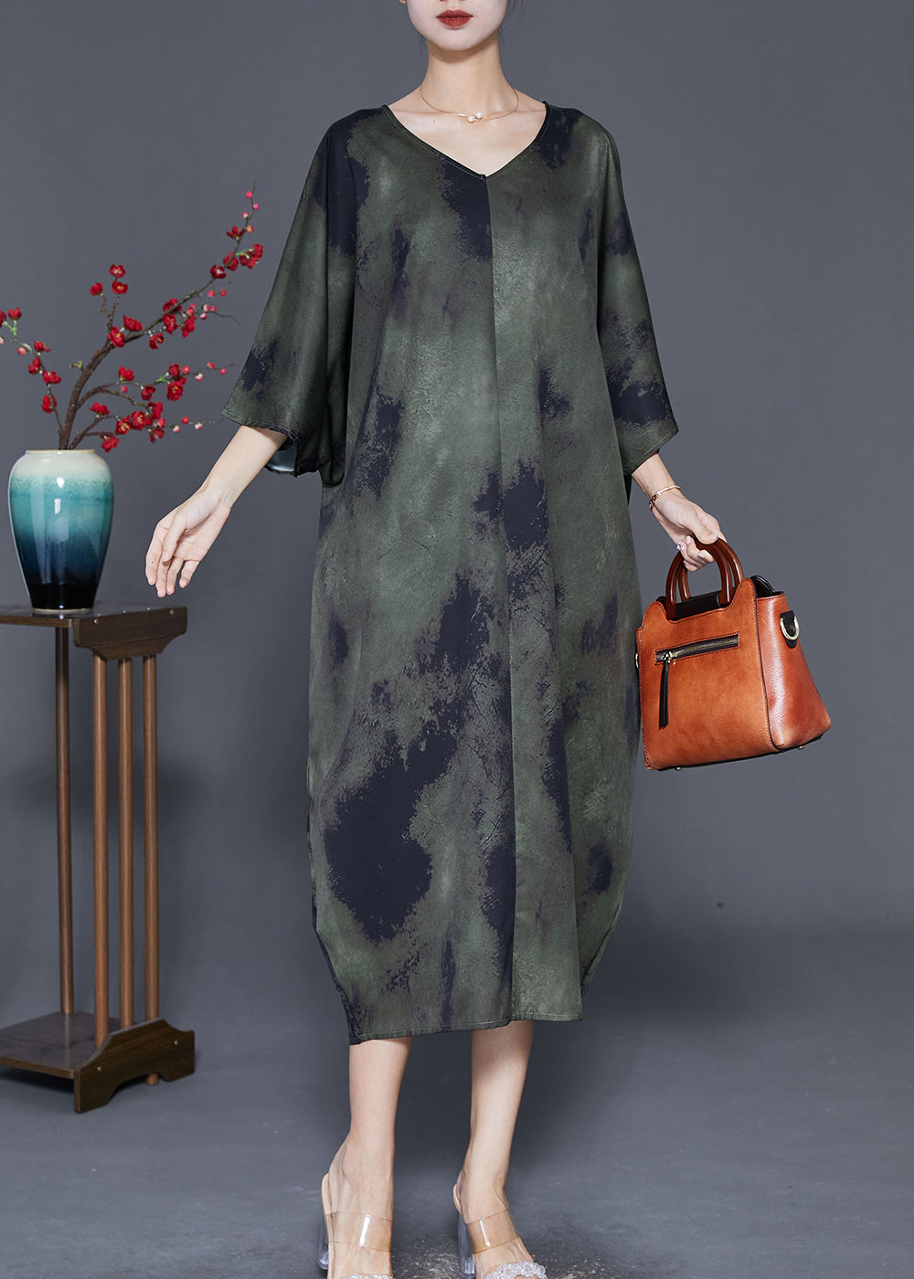 Well Tailored Dress with a Graceful Silhouette