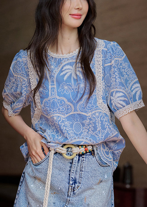 Well Tailored Blouse with a Graceful Silhouette
