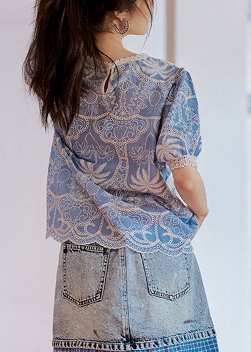 Well Tailored Blouse with a Graceful Silhouette