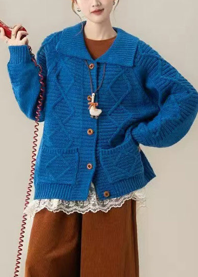 Well Tailored Coat with a Graceful Silhouette