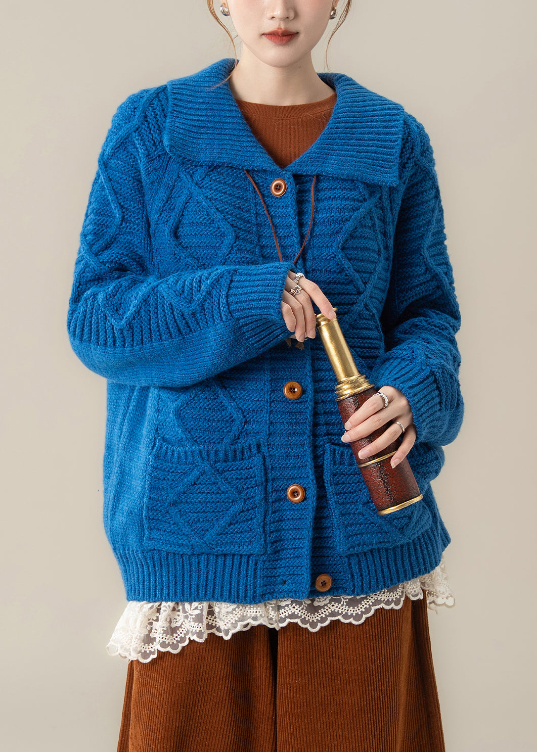 Well Tailored Coat with a Graceful Silhouette