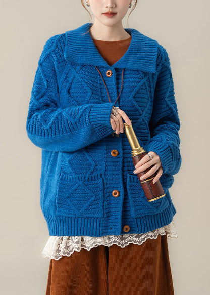 Well Tailored Coat with a Graceful Silhouette