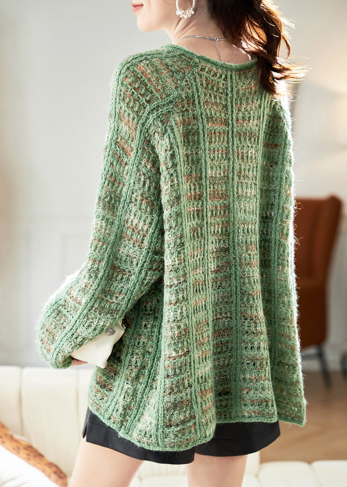 Well Tailored Sweater with a Graceful Silhouette