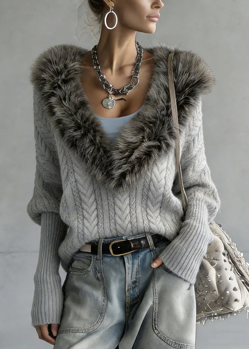 Effortlessly Elegant Sweater with a Timeless Design