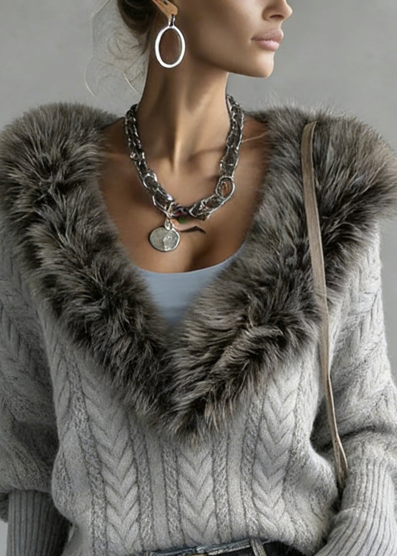 Effortlessly Elegant Sweater with a Timeless Design