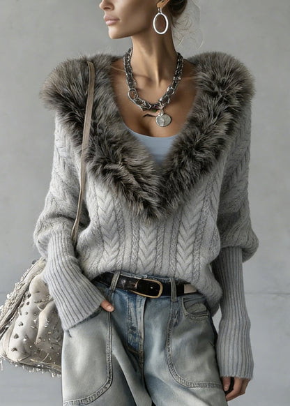 Effortlessly Elegant Sweater with a Timeless Design