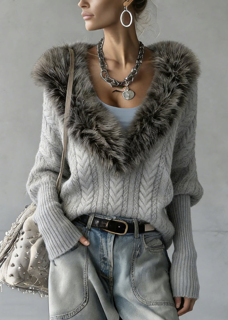 Effortlessly Elegant Sweater with a Timeless Design