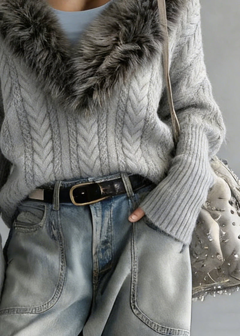 Effortlessly Elegant Sweater with a Timeless Design