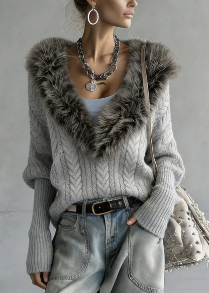 Effortlessly Elegant Sweater with a Timeless Design