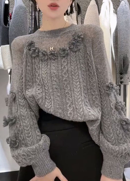 Well Tailored Sweater with a Graceful Silhouette
