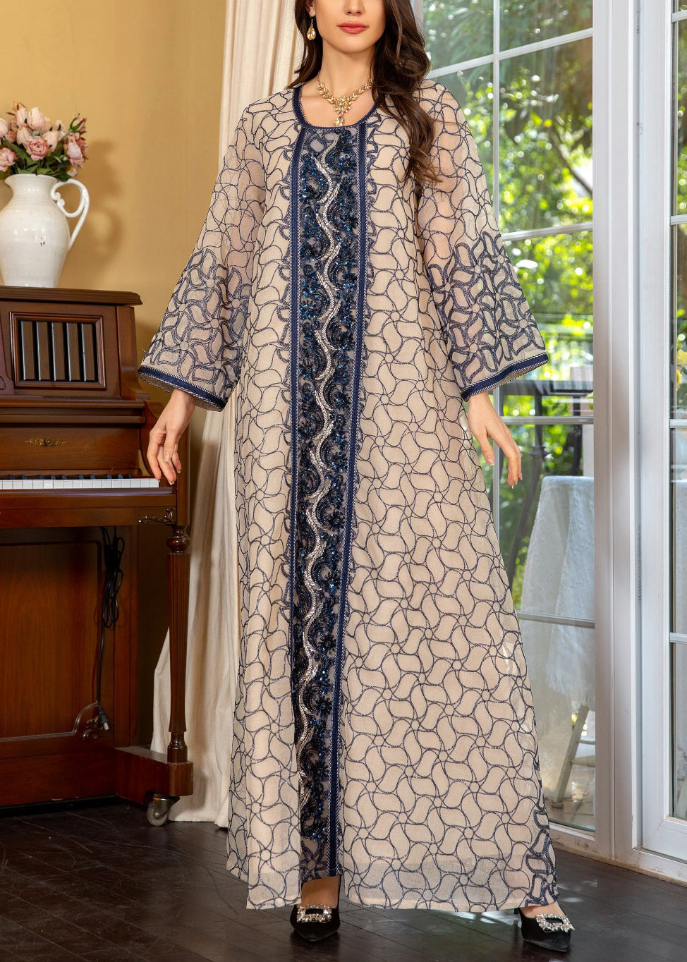 Beautifully Finished Dress in a Timeless Design