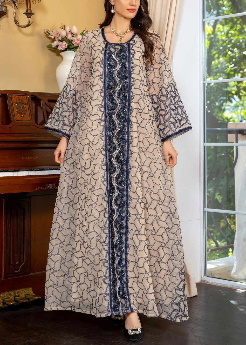 Beautifully Finished Dress in a Timeless Design