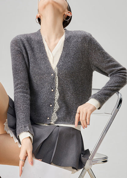 Effortlessly Elegant Sweater with a Timeless Design
