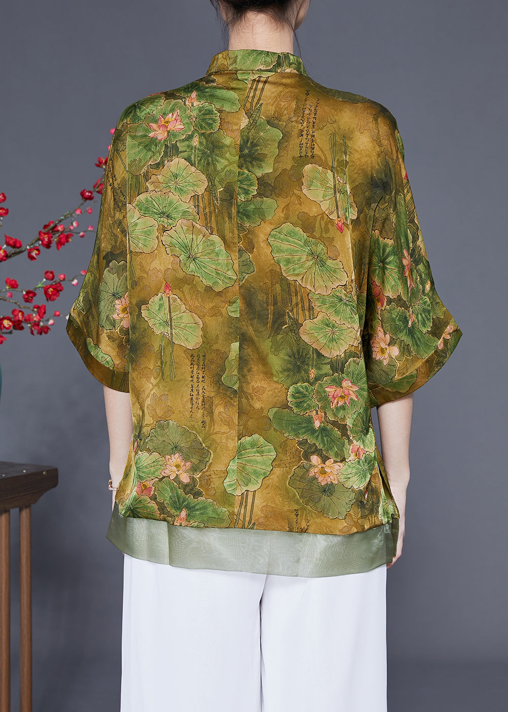 Effortlessly Elegant Top with a Timeless Design