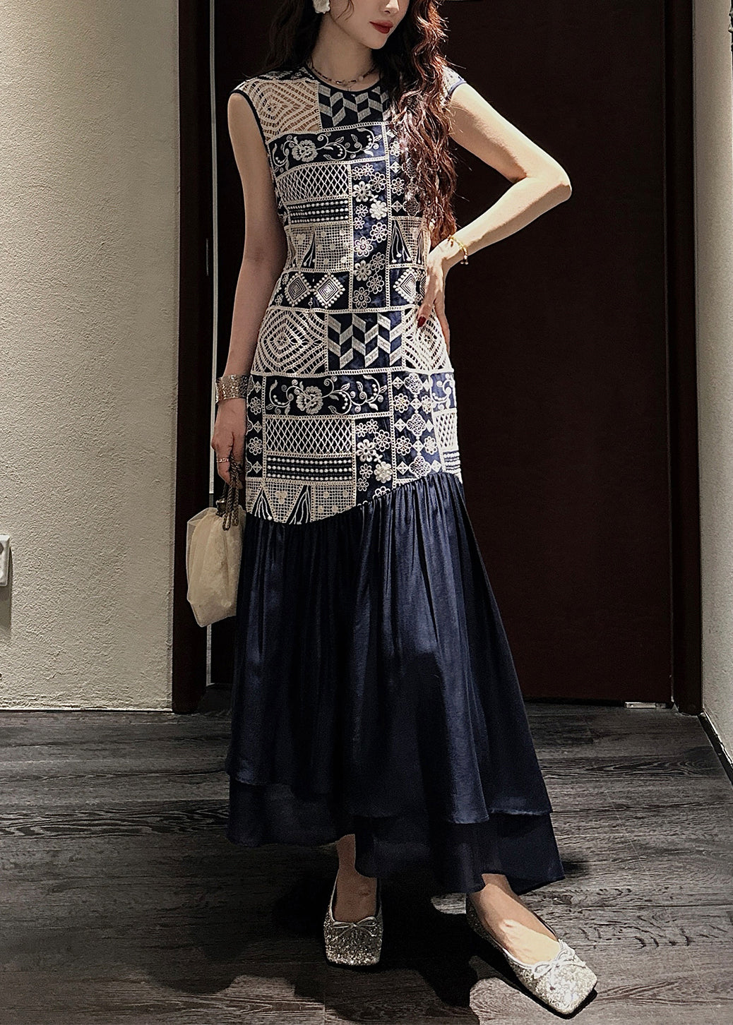 Well Tailored Dress with a Graceful Silhouette