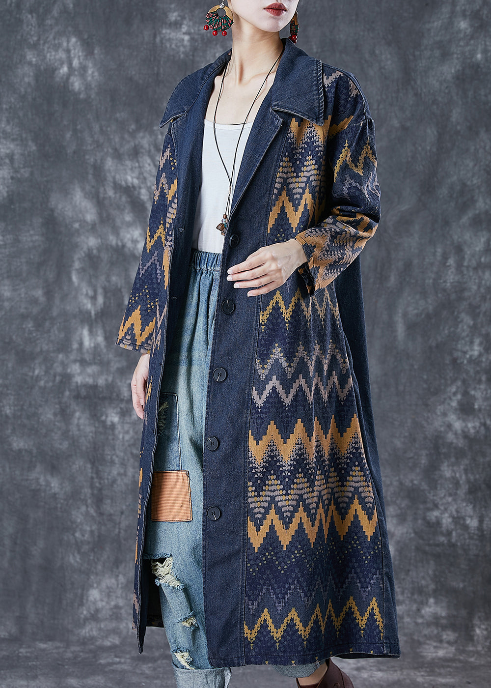 Well Tailored Coat with a Graceful Silhouette