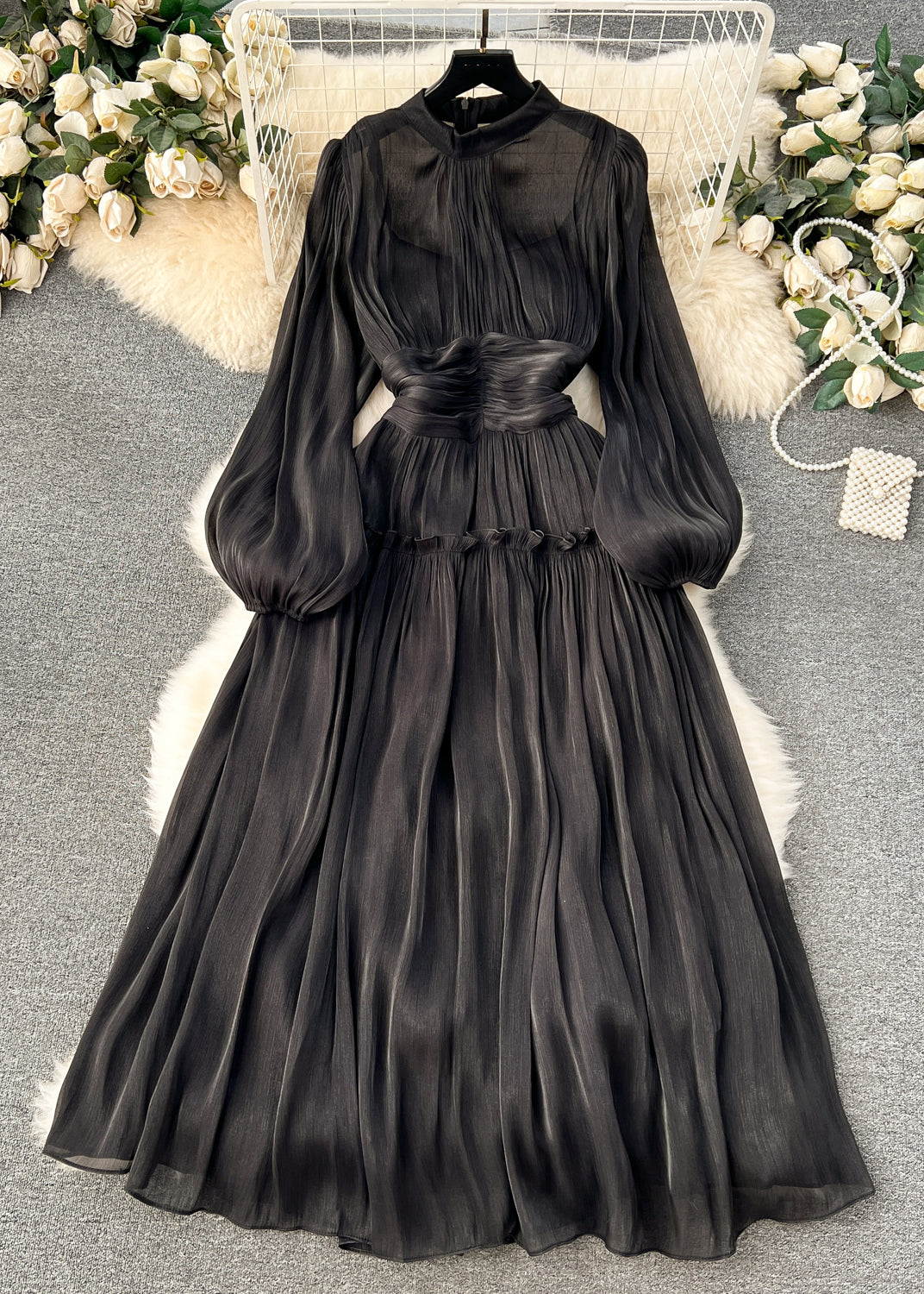 Well Tailored Dress with a Graceful Silhouette