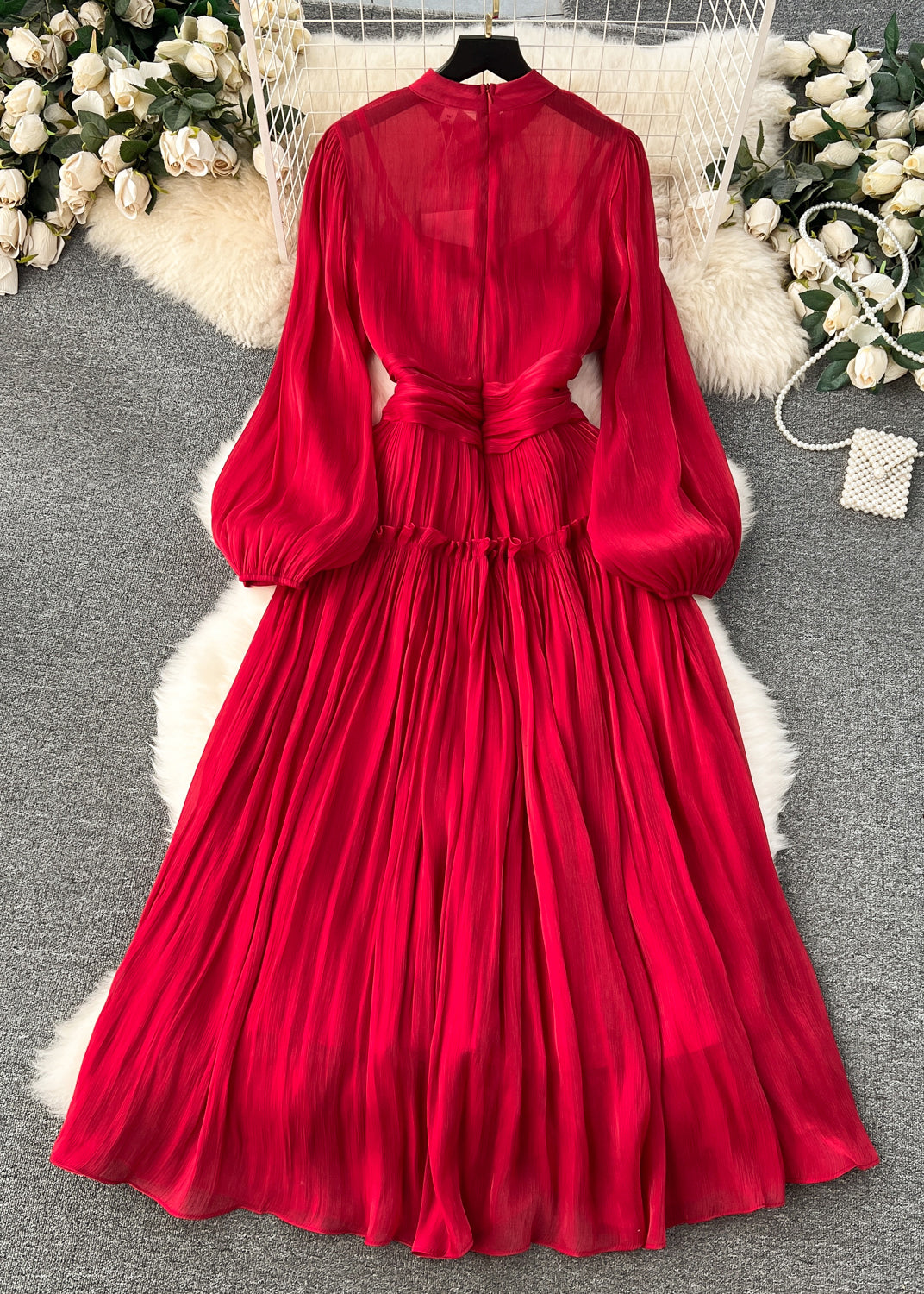 Well Tailored Dress with a Graceful Silhouette