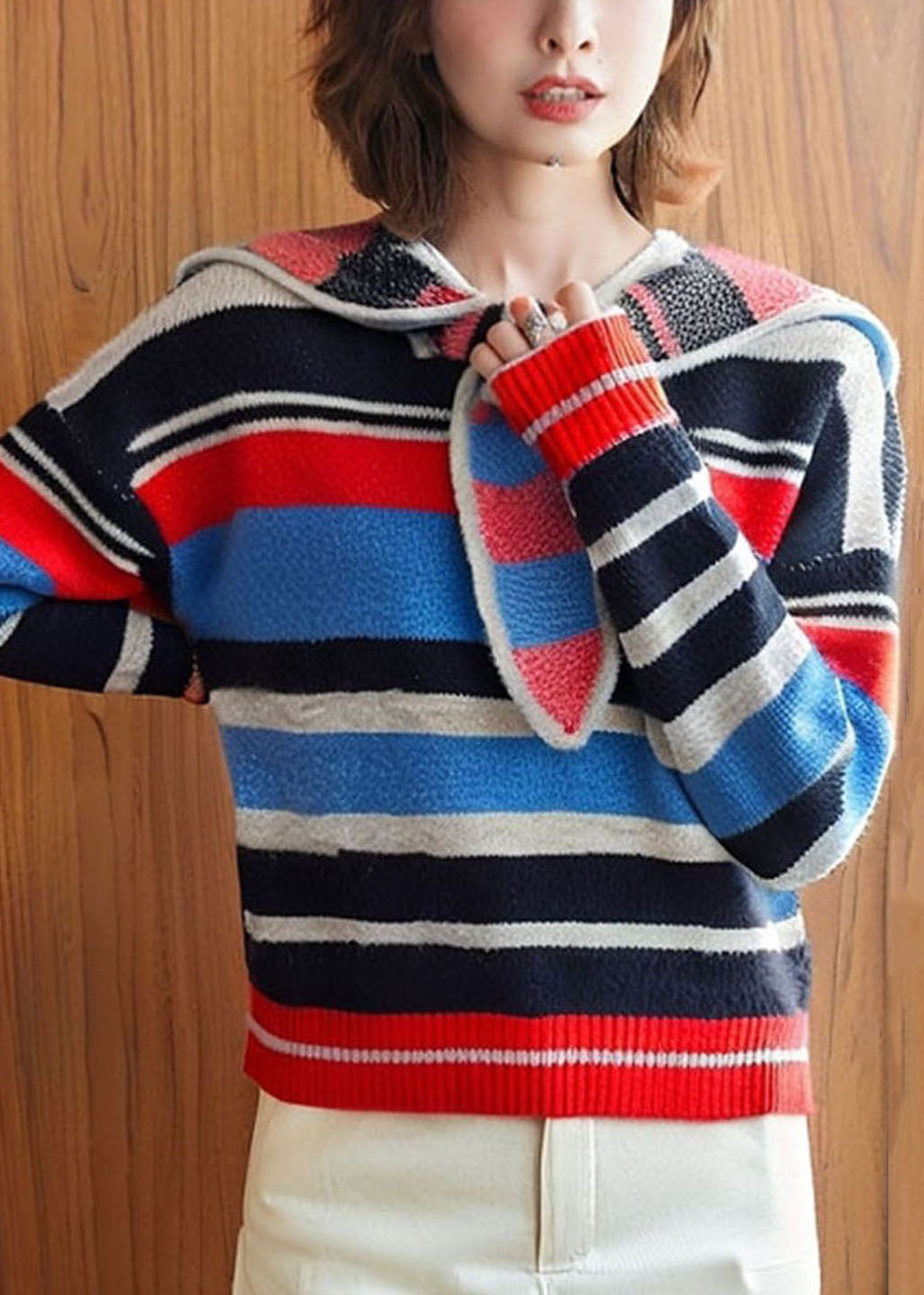 Well Tailored Sweater with a Graceful Silhouette