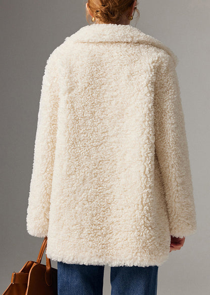 Effortlessly Elegant Coat with a Timeless Design