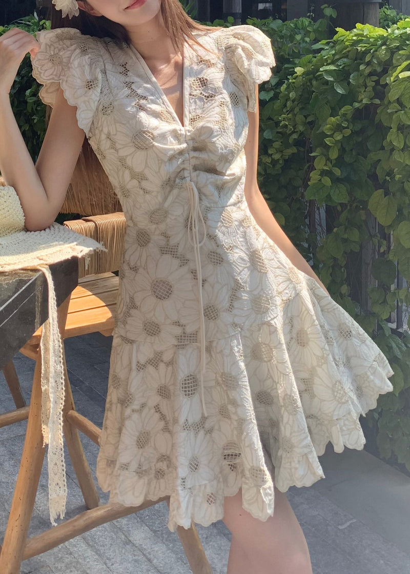 Effortlessly Elegant Dress with a Timeless Design