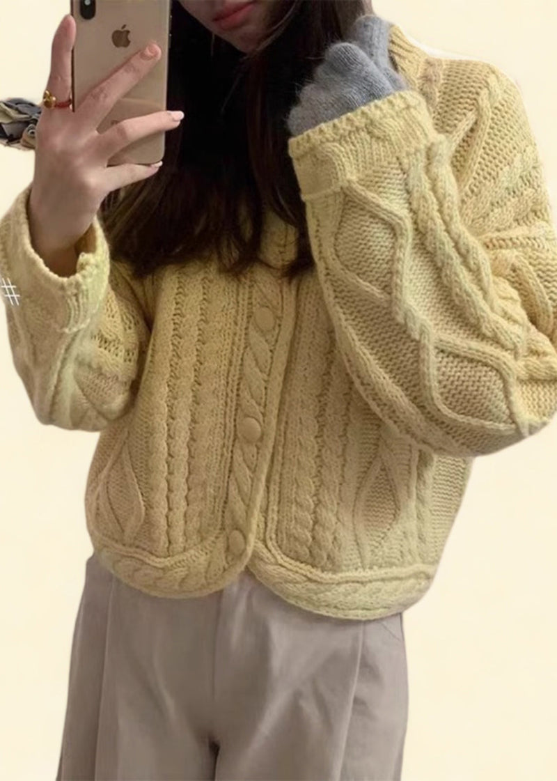 Effortlessly Elegant Cardigan with a Timeless Design
