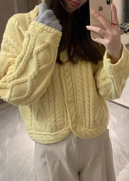 Effortlessly Elegant Cardigan with a Timeless Design