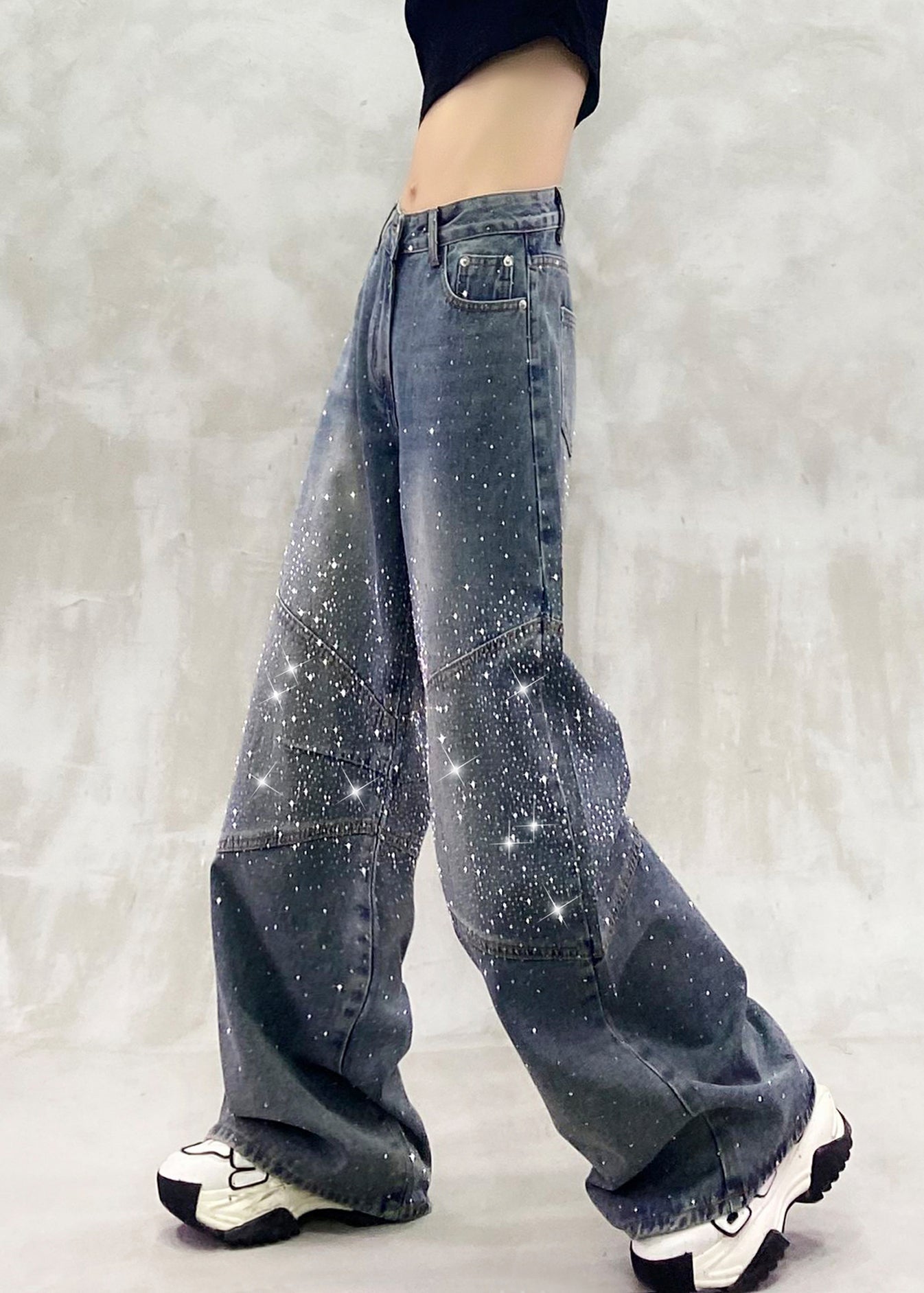Effortlessly Elegant Pants with a Timeless Design