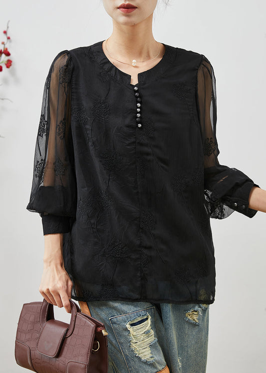 Well Tailored Shirt with a Graceful Silhouette