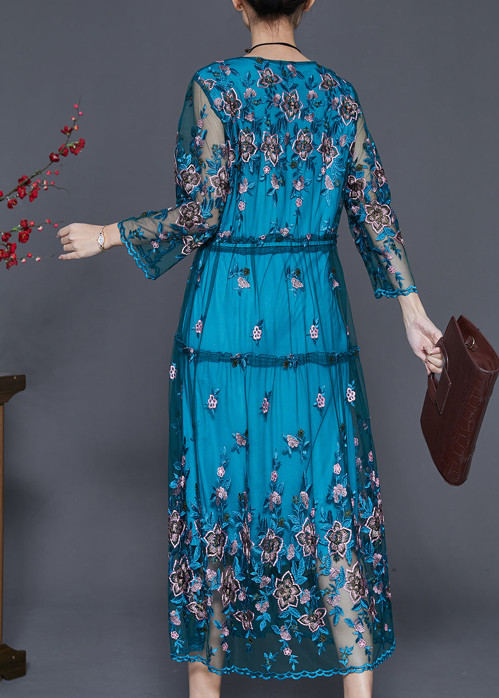 Well Tailored Dress with a Graceful Silhouette