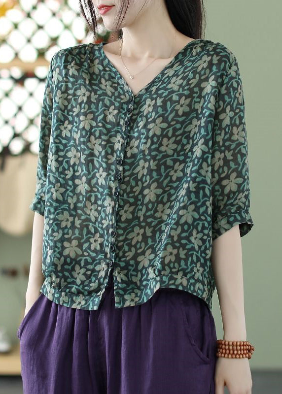 Classic Vintage Shirt with a Flattering Fit