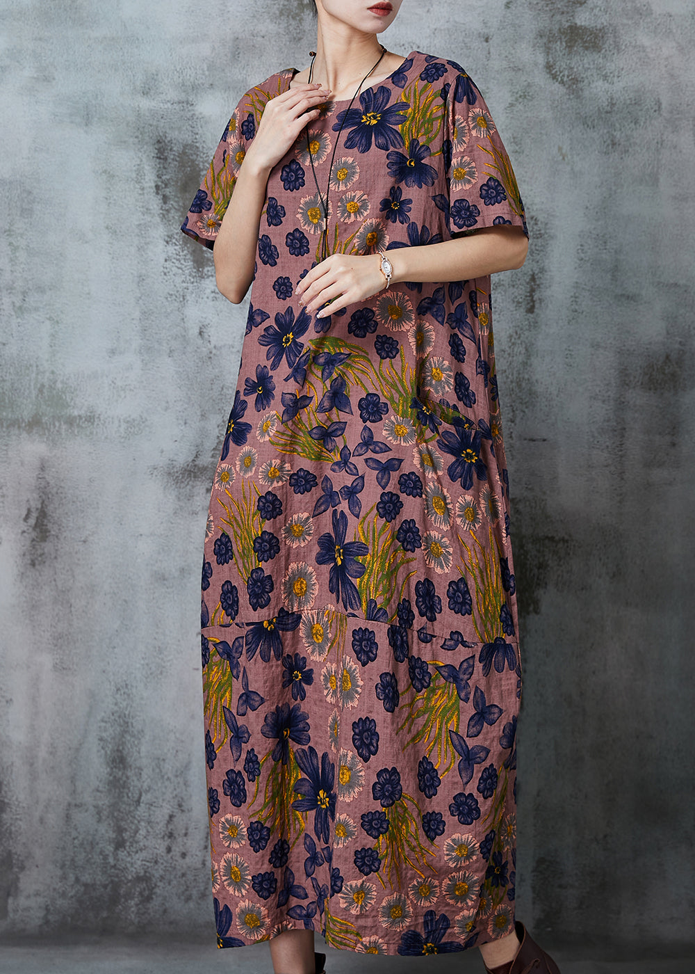 Beautifully Finished Dress in a Timeless Design