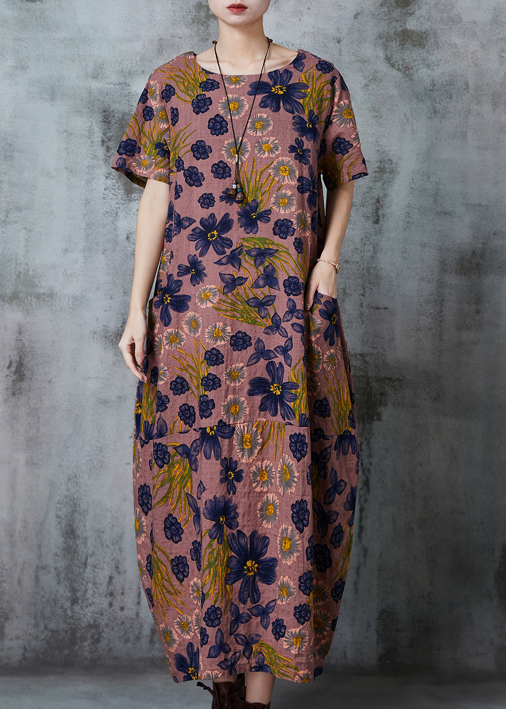 Beautifully Finished Dress in a Timeless Design