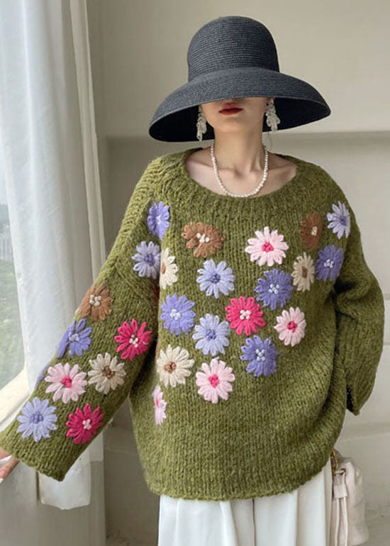 Well Tailored Sweater with a Graceful Silhouette