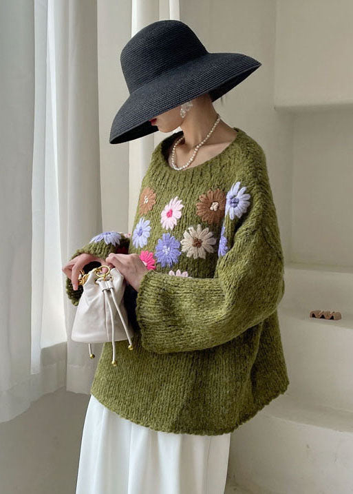 Well Tailored Sweater with a Graceful Silhouette