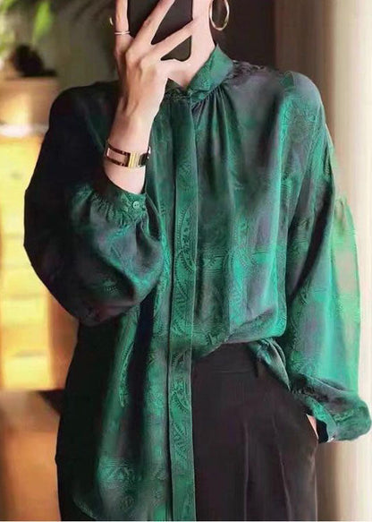 Classic Vintage Blouse with a Flattering Fit