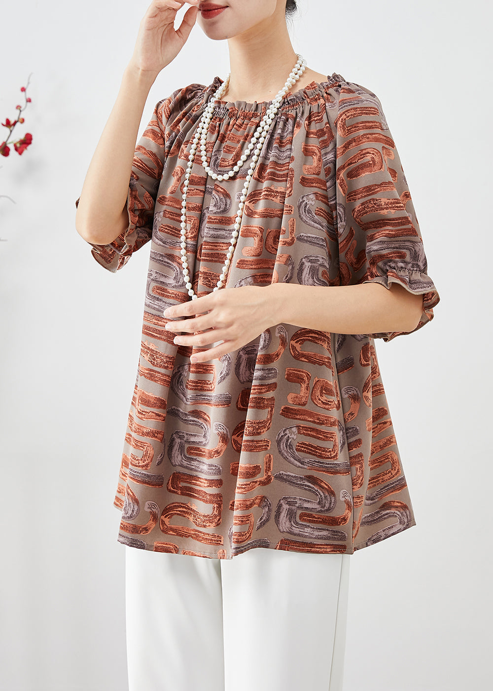 Well Tailored Blouse with a Graceful Silhouette