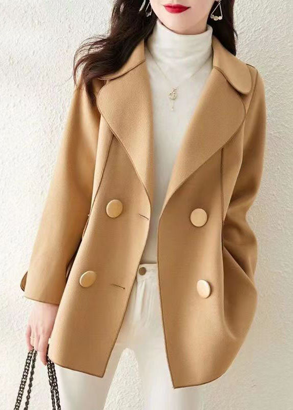 Well Tailored Coat with a Graceful Silhouette
