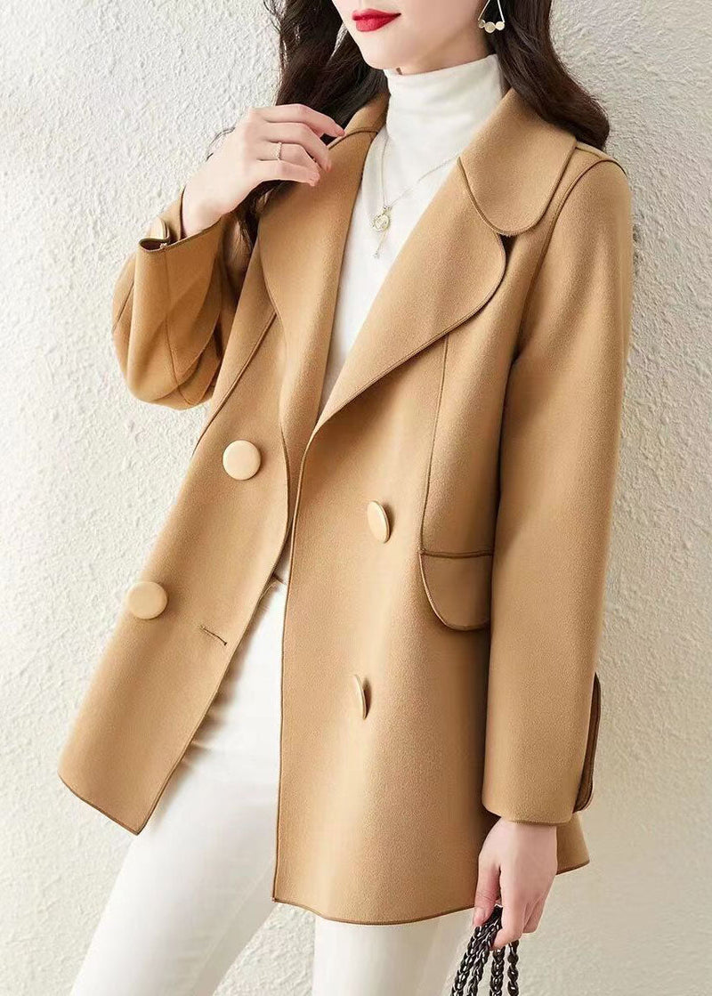 Well Tailored Coat with a Graceful Silhouette