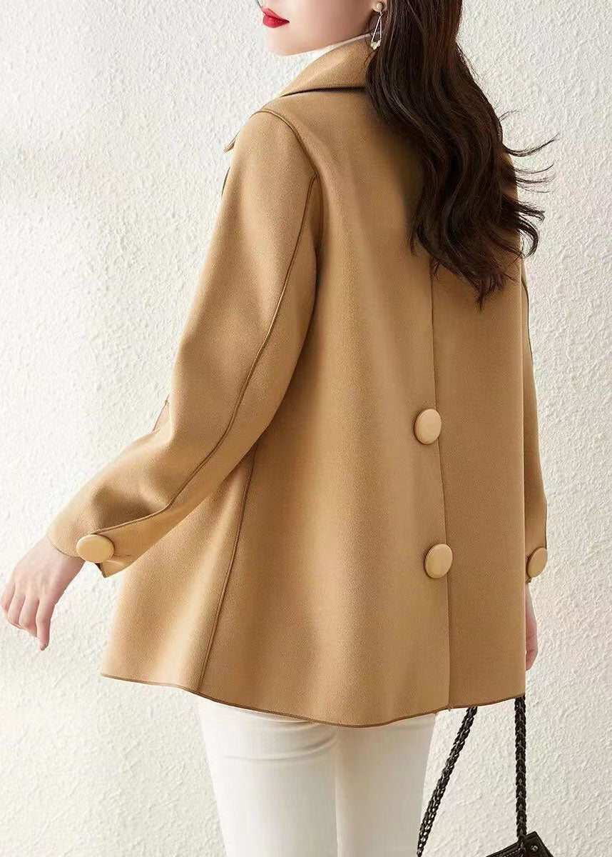 Well Tailored Coat with a Graceful Silhouette
