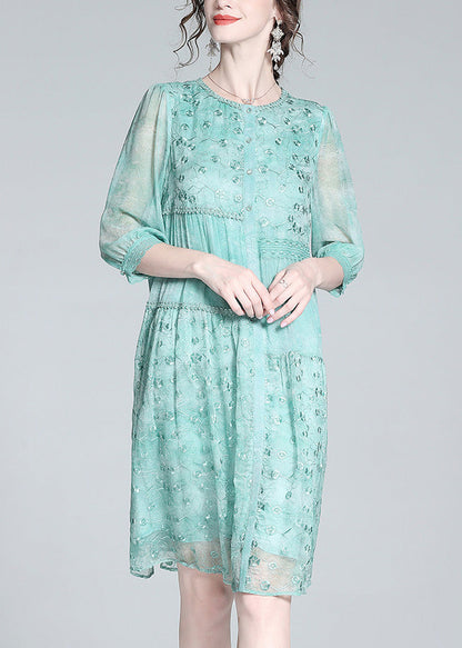Well Tailored Dress with a Graceful Silhouette