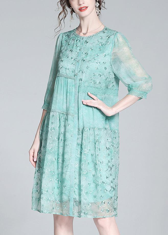 Well Tailored Dress with a Graceful Silhouette
