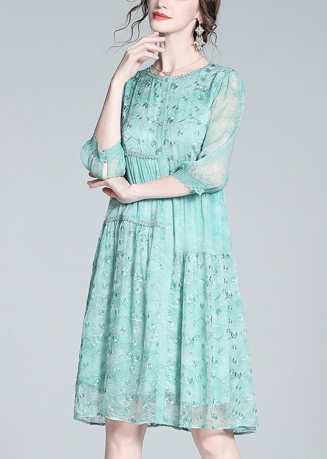 Well Tailored Dress with a Graceful Silhouette