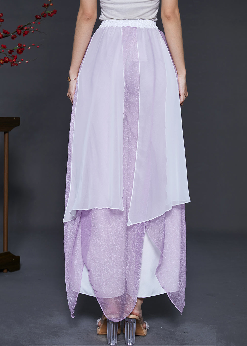 Well Tailored Pants with a Graceful Silhouette