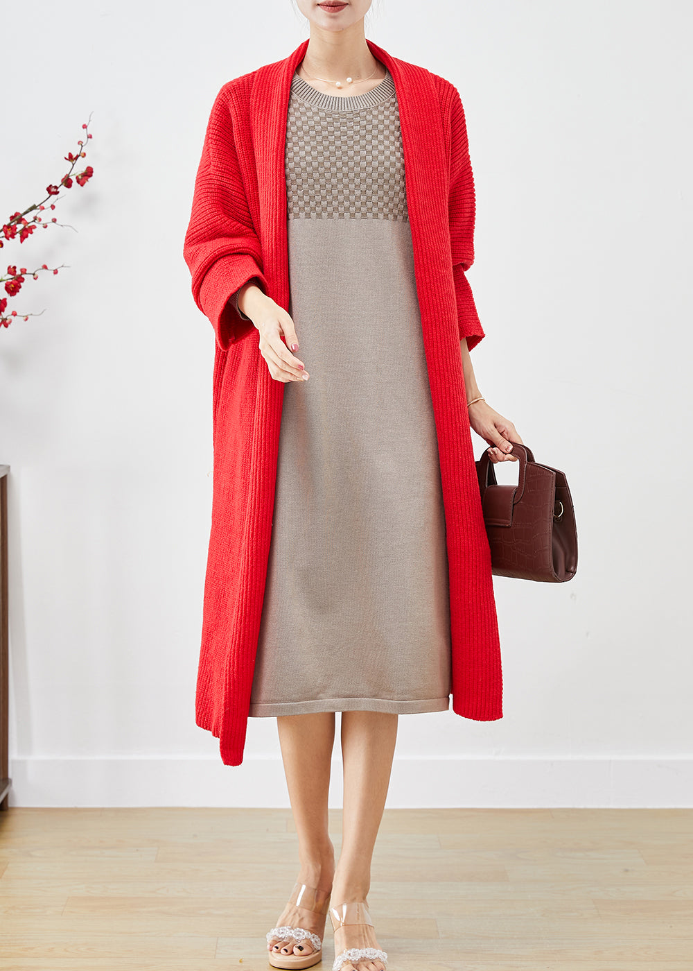 Well Tailored Cardigan with a Graceful Silhouette